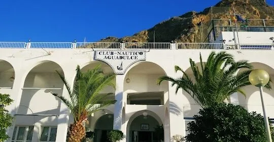 Club Náutico Aguadulce en Aguadulce