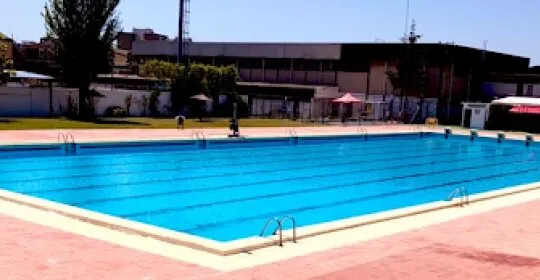 Poliesportiu Municipal Piscina d'Estiu de Badia del Vallès en Badia del Vallès