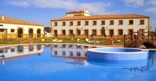 Centro Deportivo Las Cigueñas-Hotel Cortijo Santa Cruz en Villanueva de la Serena