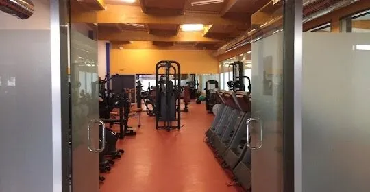 Centro Deportivo y Piscina Climatizada "Diana Sánchez" en Socuéllamos