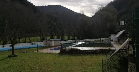 Piscina municipal de Belmonte de Miranda en Belmonte