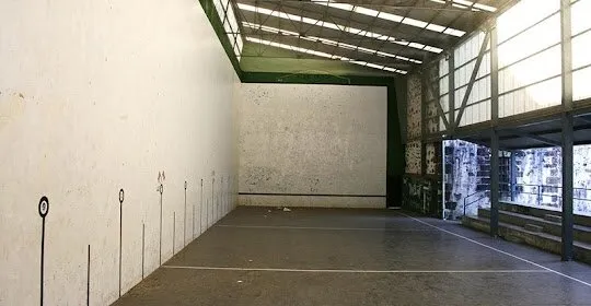 Udal Pilotalekua - Frontón Municipal en Okondo