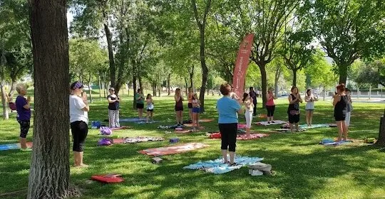 Vive y Baila: Zumba, Yoga, Gospel, Danza del vientre y pilates en Abrera en Abrera