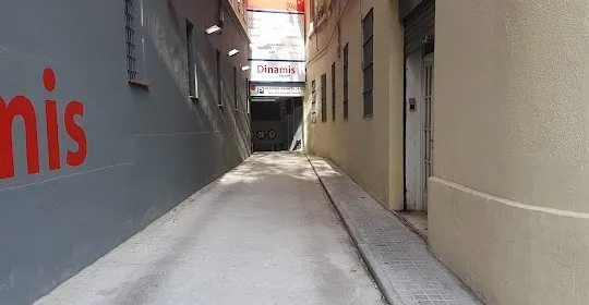 Dinamis Gimnàs Poliesportiu en Barcelona