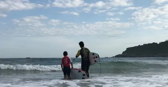 Zurriola surf eskola en Donostia / San Sebastián