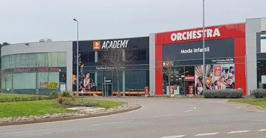 77 Feet Academy en Blanes