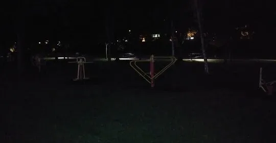 Zona maquinas de gimnasia para mayores de la isla en Plasencia