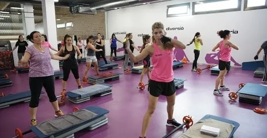 Complex Esportiu Municipal Sant Vicenç dels Horts. Piscina Montserrat Canals en Sant Vicenç dels Horts