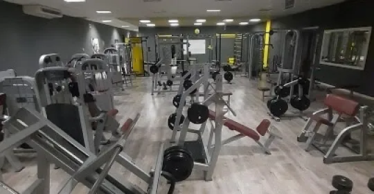 B Fit Fitness Center en Manlleu