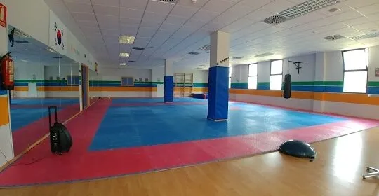 Gimnasio Municipal y piscina cubierta en Tuéjar