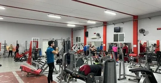 centro deportivo de salud y alto rendimiento Between irons en Buñol