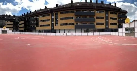 Pista de Deportes múltiples de “El Palmeral“ en Grado