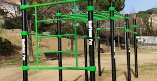 Parc de barres can Puigcarbó en Tiana