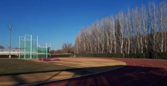 COMPLEJO DEPORTIVO MUNICIPAL DE ZUERA (Gimnasio y Pista Atletismo) en Zuera