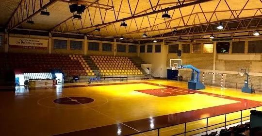 Complexo Deportivo Municipal Fontecarmoa en Vilaxoan